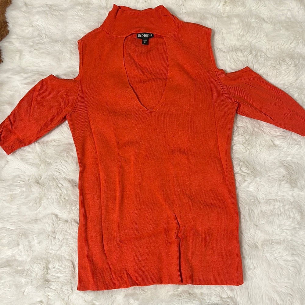 Express top open on the shoulders